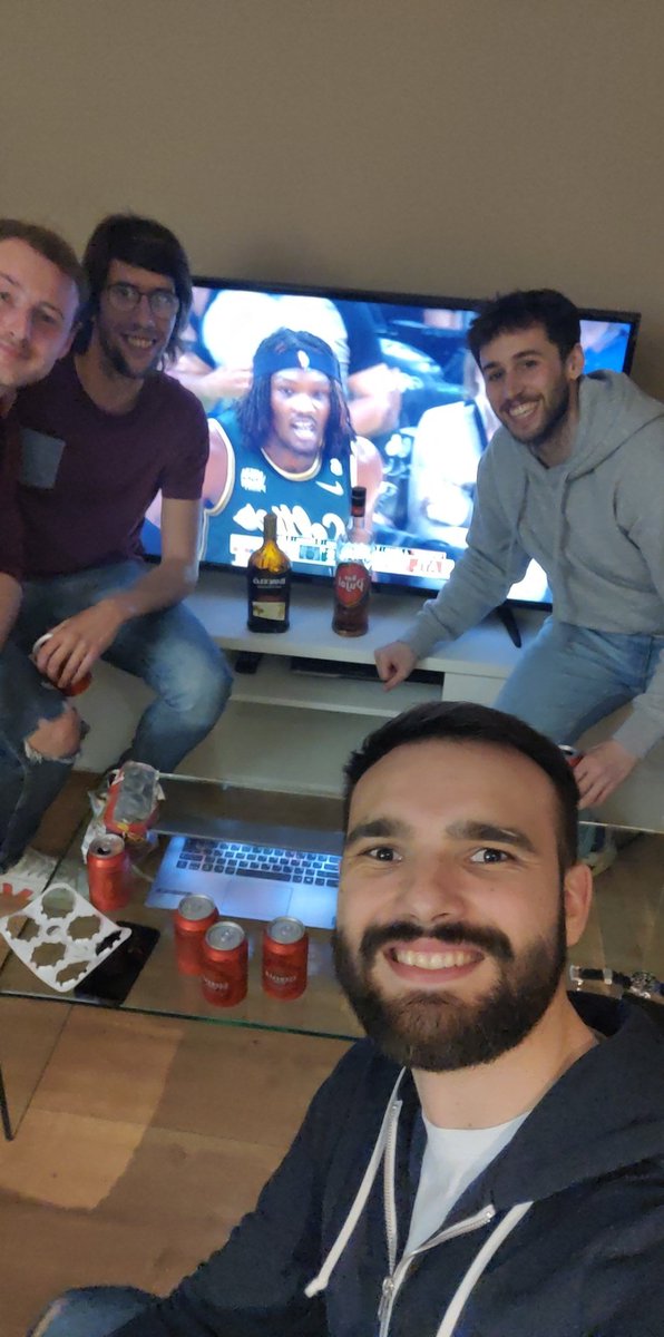 rodri05marc's tweet photo. #NBASaturdays #TiempoDePlayoffs el botelloooon https://t.co/ZRNgclJgcy