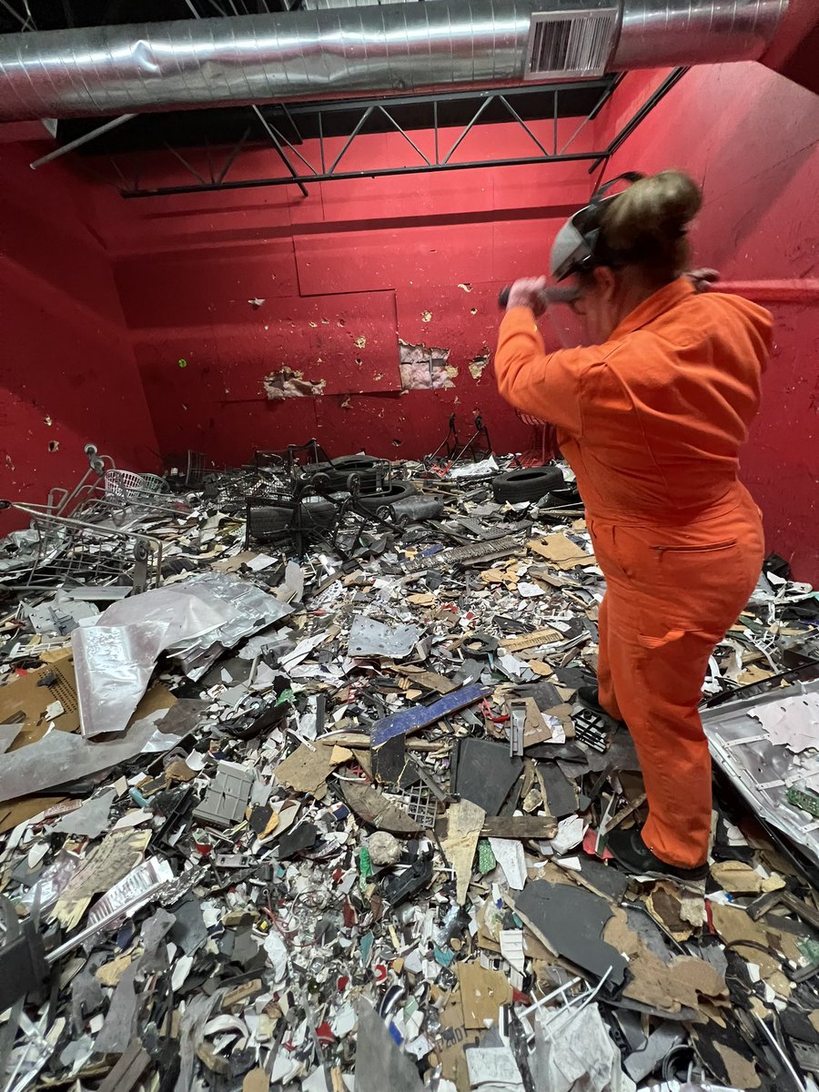 mbeyer8907's tweet photo. First rage room experience was a success! @melibeyerRN https://t.co/0aQYr3Oun9