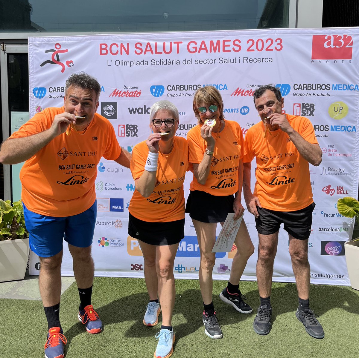L’equip de <a href="/HospitalSantPau/">Sant Pau - Campus Salut Barcelona</a> guanya la medalla d’OR, gentilesa de <a href="/CarburosMedica/">Carburos Médica</a> de #padelxequips dels <a href="/bcnsalutgames/">BCN Salut Games</a> 2023. L’Olimpíada Solidària de la #salut i #recerca. MOLTES FELICITATS
👏👏👏👏👏👏👏👏👏👏👏👏