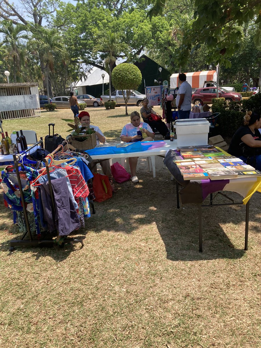PoderosxsTab's tweet photo. Ya estamos en Expo emprendedores en el parque Tomás Garrido https://t.co/jRFTGCI9GR