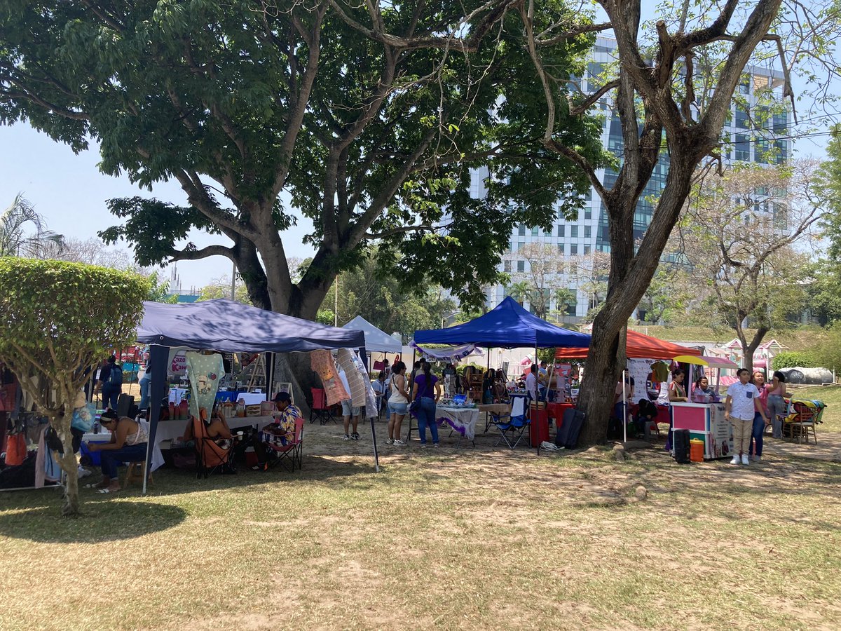 PoderosxsTab's tweet photo. Ya estamos en Expo emprendedores en el parque Tomás Garrido https://t.co/jRFTGCI9GR