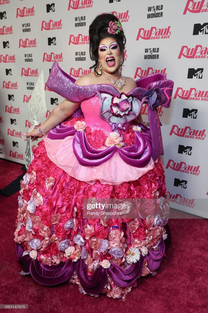 SalinaEstitties's tweet photo. Although it’s been a bumpy emotional ride, I cannot believe I got the privilege to be apart of such an amazing season of @RuPaulsDragRace I’m truly beyond grateful, thank you for all the love and support. Im not dying a local girl, and that is CRAZY to me 😭Thank you @WorldOfWonder for showing the world the Titties! 
#TheTittiesAreComing #dragrace