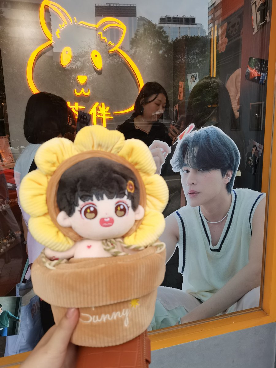 Sulliva86126710's tweet photo. 冷饮店应援打卡✓

 GULF READY TO HK
 #GULFgotoHongKong
@gulfkanawut
#GulfKanawut 
#กลัฟคณาวุฒิ  
#PhiBalls
#ลูกบอลของคุณบิ๊กกลัฟ
@phiballshk https://t.co/3wpBQ5Np0y