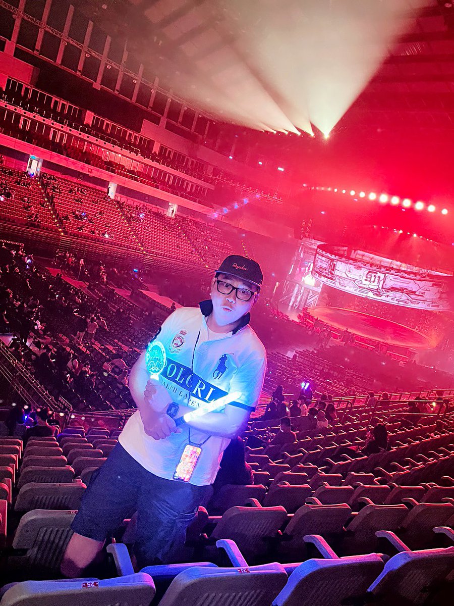 yonex1119's tweet photo. 2⃣️0⃣️2⃣️3⃣️-4⃣️-1⃣️5⃣️
昔日選手時期的國際比賽的場地
人生第一次 演唱會
嗨爆….

#茄子蛋
#徐若瑄
#演唱會 
#玖壹壹
#BROMAN
#台北小巨蛋 https://t.co/lP1TMTPIhm