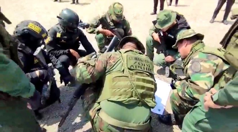 CEOFANBVE's tweet image. 🇻🇪🔁 RT || GJ. @dhernandezlarez: #FANB es garantía de paz y soberanía a través del Sistema Defensivo Territorial ! Independencia o nada ! #CEOFANB #EscudoBolivariano2023