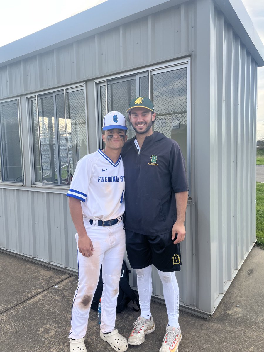 2021 Sectional Champions Brady Ventura (Fredonia) and Nick Ianniello (Brockport) reunited as their teams meet this weekend.
#Together
#GRIT