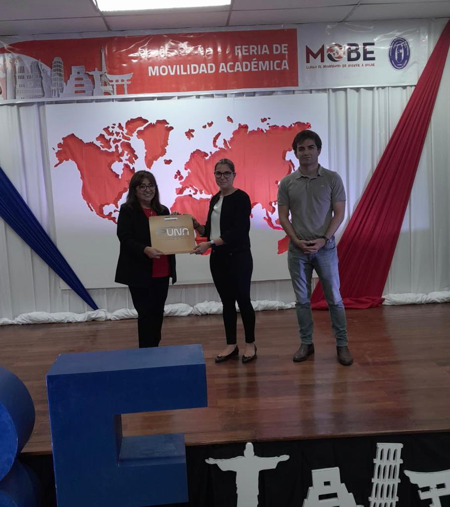 TC_AsuncionBE's tweet photo. Ulusal Asuncion Üniversitesi’nde düzenlenen MOBE Eğitim Fuarı’na katılarak Türkiye Bursları ile ülkemizdeki yüksek öğrenim imkanları hakkında bilgi verdik. @yurtdisiturkler @TurkiyeBurslari @una_py https://t.co/kZyGwXq3Qy