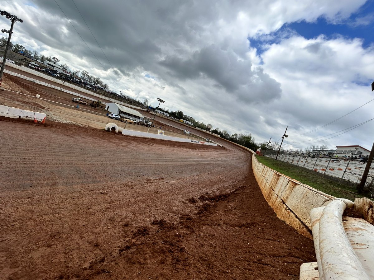 xrsuperseries's tweet photo. Almost showtime. 😉 #SpringThaw100 https://t.co/JN87vqOAQS