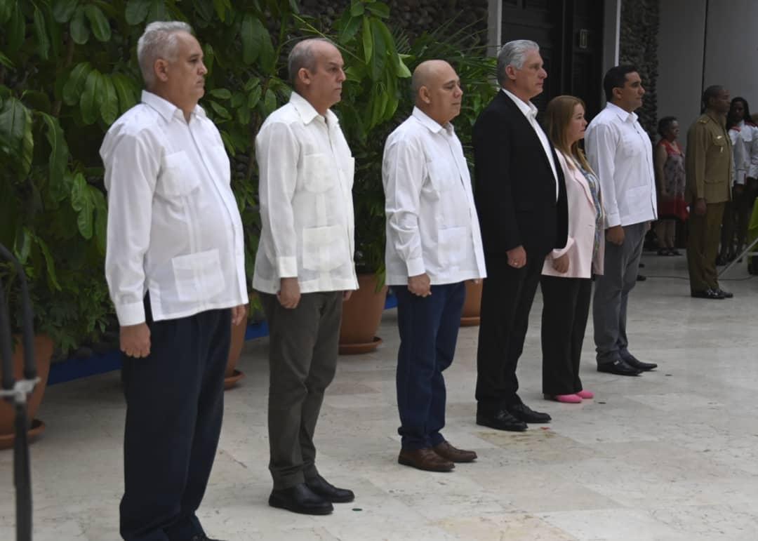 #Cuba Preside el Primer Secretario del CCPCC y Presidente de la República, <a href="/DiazCanelB/">Miguel Díaz-Canel Bermúdez</a> actividad de reconocimiento a
63 cuadros y trabajadores del <a href="/PartidoPCC/">Partido Comunista de Cuba</a>, en ocasión del 62 Aniversario de la fundación del PCC y proclamación del carácter socialista de la Revolución Cubana.