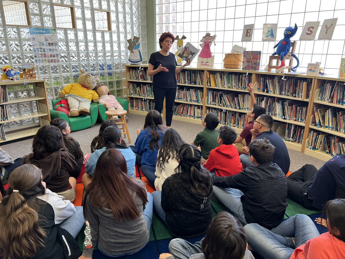 Laura R Moya tweet media