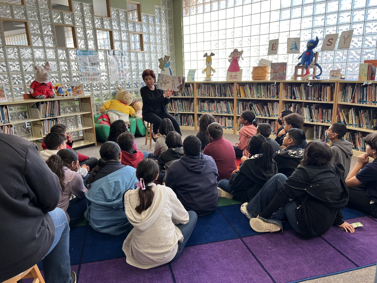 Laura R Moya tweet media