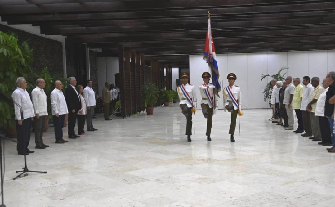 Participan también el miembro del Buró Político y Secretario de Organización del CCPCC, <a href="/DrRobertoMOjeda/">Dr. Roberto Morales Ojeda</a>, miembros del Secretariado, jefes de departamentos y oficinas del Comité Central, cuadros y trabajadores. #Cuba #GironDeVictorias