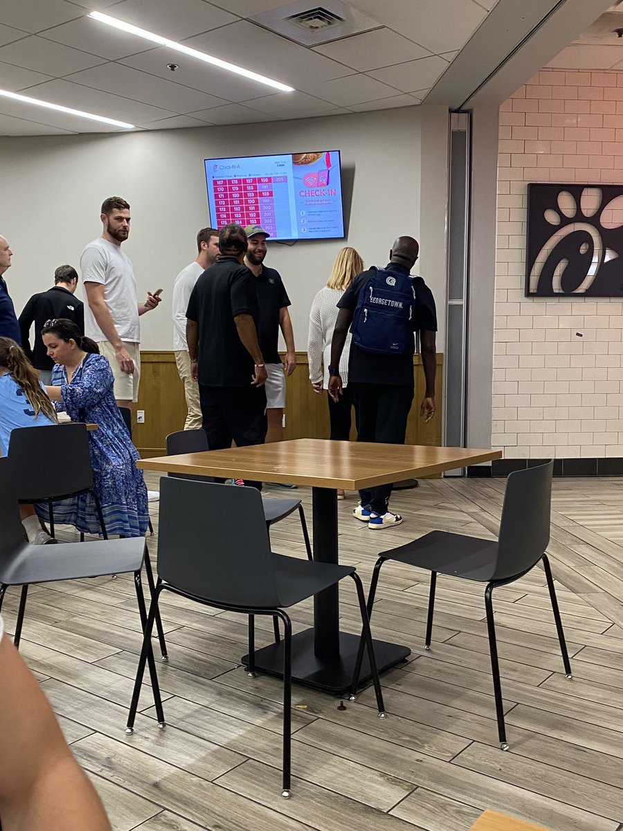 HailGeorgetown's tweet image. . @HilltopHoops_ @CasualHoya @MiLGeorgetown  @hoyabreakdown @_HoyaParanoia_ @hoyasnationn  Dickinson at Chick fil A