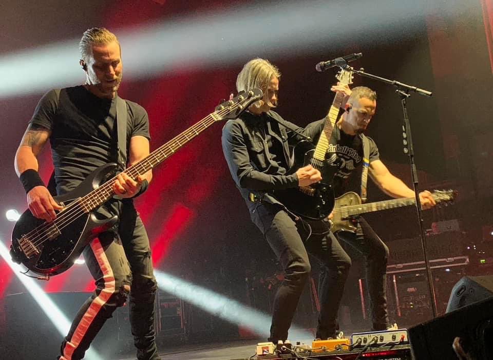 Brian, Myles and my little brother rocking 🤘🏻🤘🏻#AlterBridge #PawnsandKingsTour