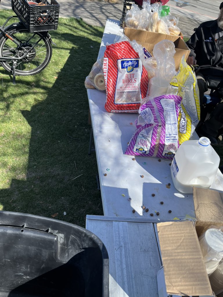 Biggest Little Food Not Bombs tweet media