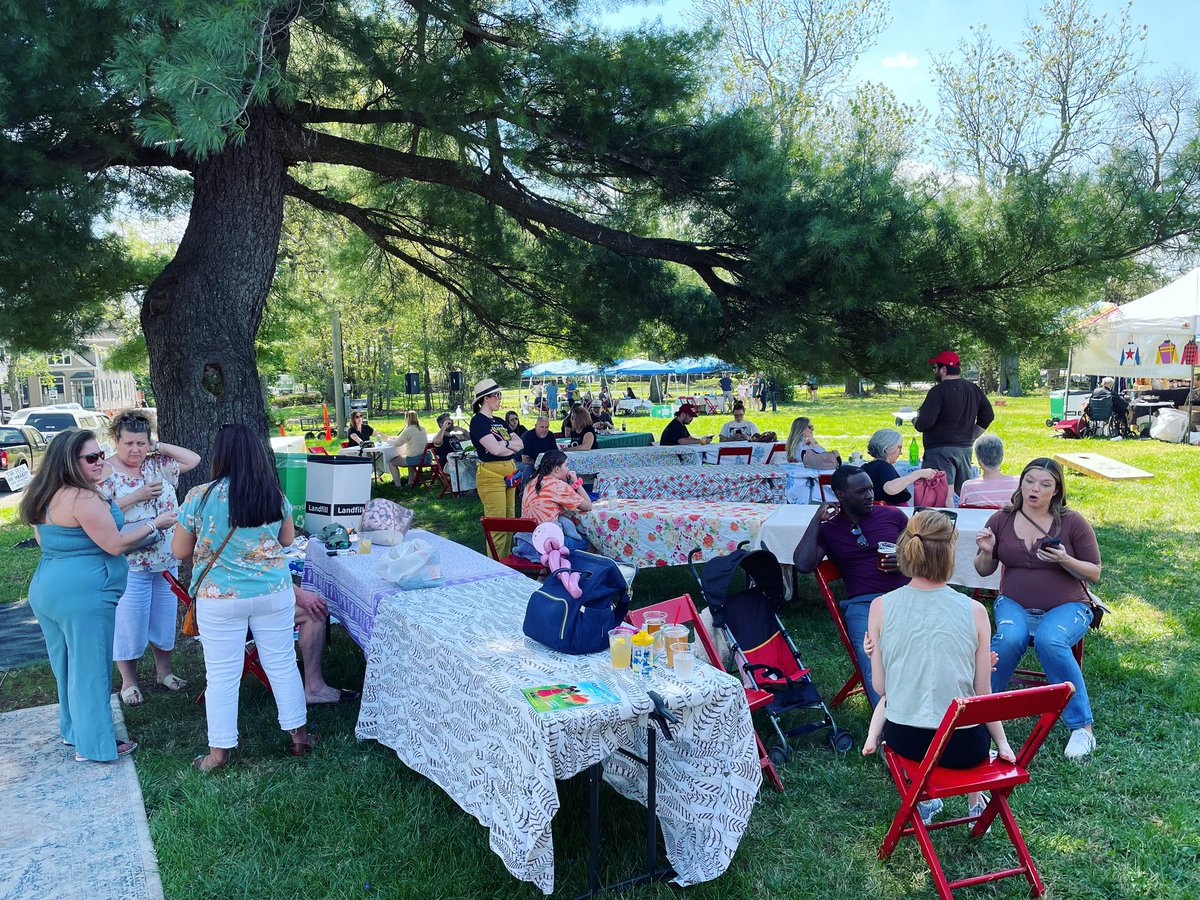 It’s a gorgeous day out here at The Flea Off Market! 💛☀️ We’ll be at Highland Community Ministries at the corner of Breckenridge and Barret until 6 pm!🌈