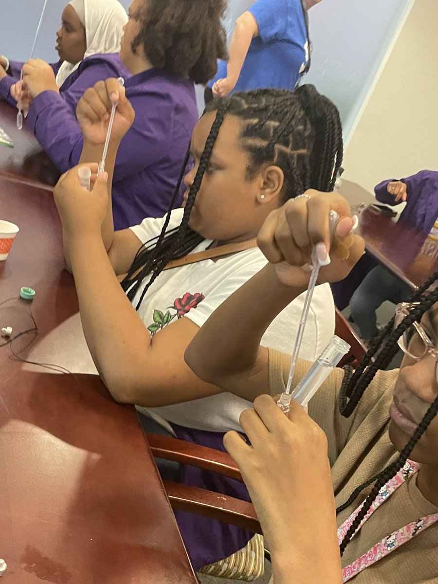 mspagesays's tweet photo. Another amazing #BeyondtheCROWN👑 trip for our #futuresteminists🔭🧬🥼🧪. From Medicine in Space🔭 to Extracting DNA from a cell🧬 @uoflmedicine made this an unforgettable experience for our @STEAM_GEMS 💎. https://t.co/7NrfIWORud