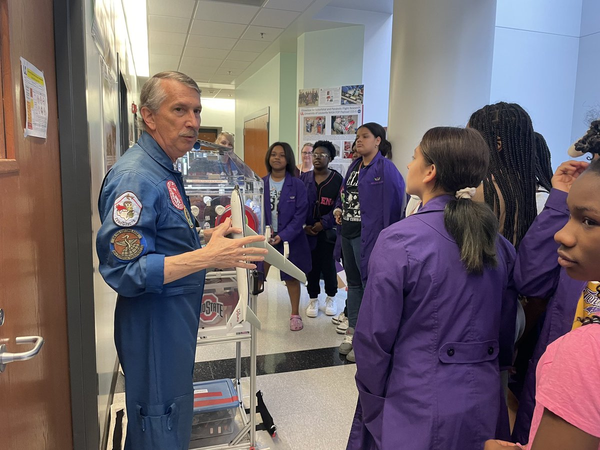 mspagesays's tweet photo. Another amazing #BeyondtheCROWN👑 trip for our #futuresteminists🔭🧬🥼🧪. From Medicine in Space🔭 to Extracting DNA from a cell🧬 @uoflmedicine made this an unforgettable experience for our @STEAM_GEMS 💎. https://t.co/7NrfIWORud