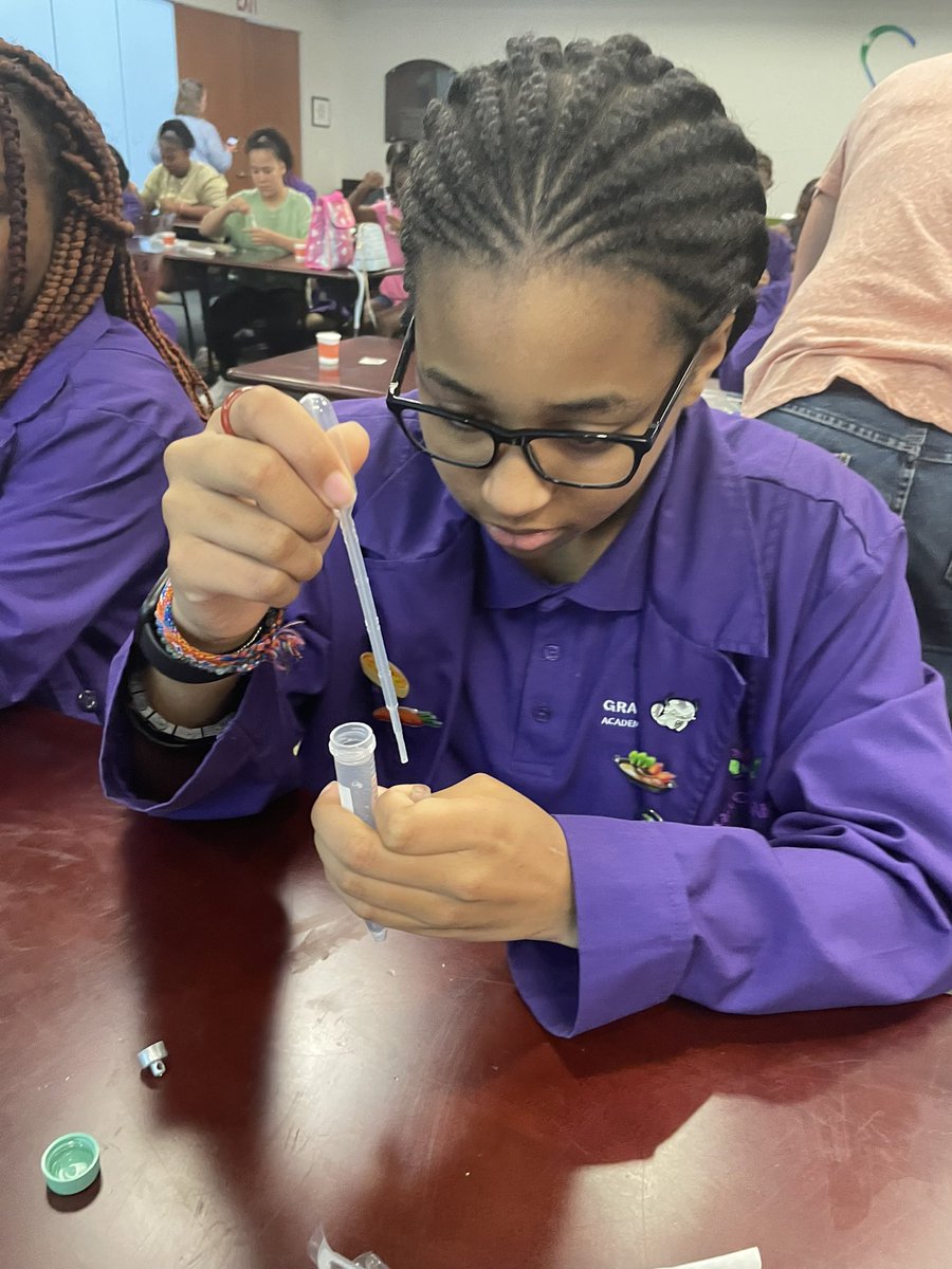 mspagesays's tweet photo. Another amazing #BeyondtheCROWN👑 trip for our #futuresteminists🔭🧬🥼🧪. From Medicine in Space🔭 to Extracting DNA from a cell🧬 @uoflmedicine made this an unforgettable experience for our @STEAM_GEMS 💎. https://t.co/7NrfIWORud