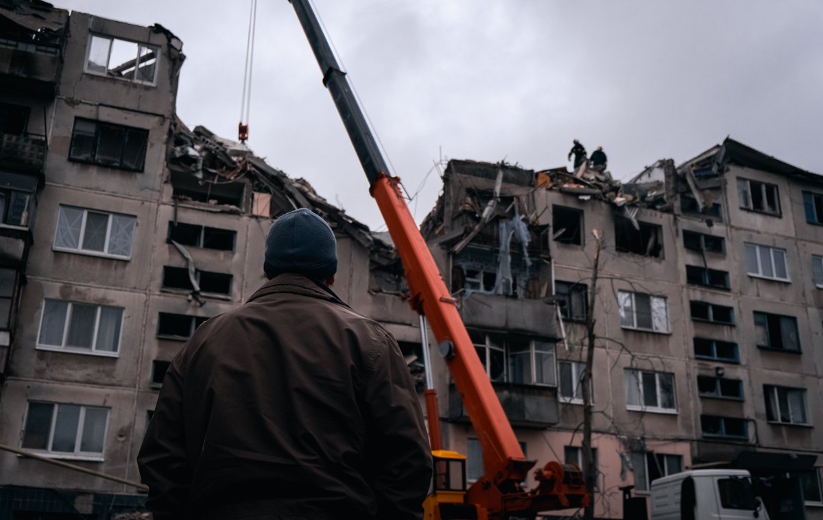 _wizards_tale_'s tweet photo. The population of Sloviansk until February 24, 2022 was 111k.
On April 14, another terrorist act by Russia happened. 11 people have already died from this attack, including a two-year-old child.  The search continues.

#WarInUkraine #RussiaWarCrimes #RussiaisATerroistState https://t.co/vgxvyOoFVG