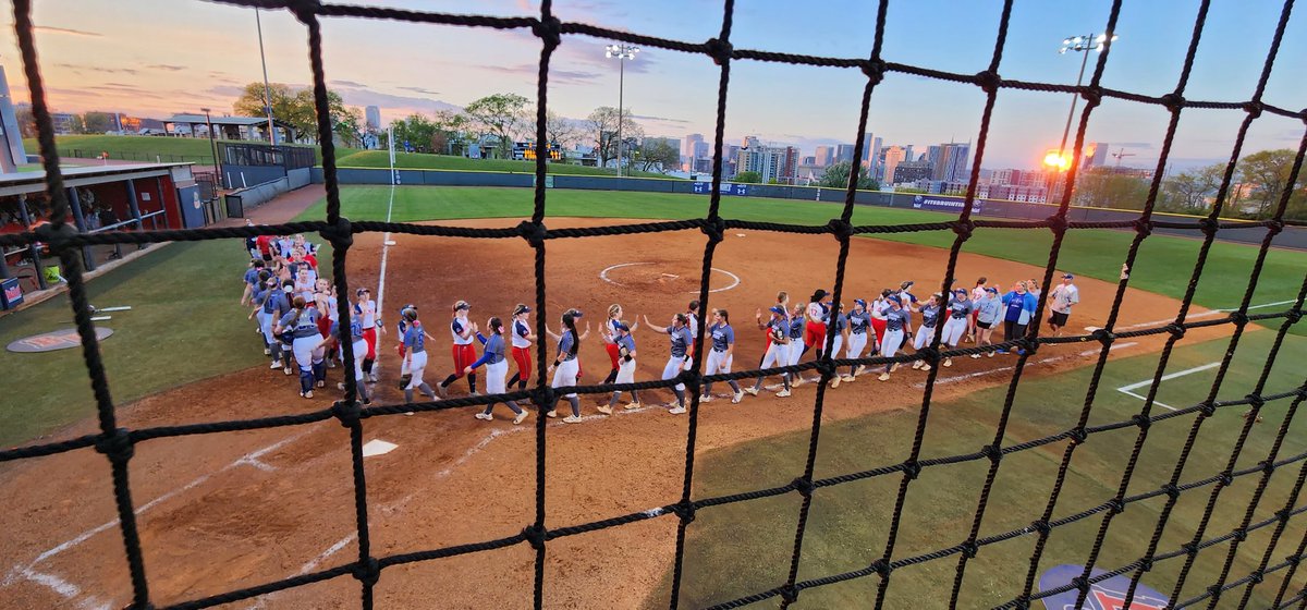 VickiShade's tweet image. Keep. Going. 🤠
Day two in Nashville coming up! Let&apos;s get another W today Sycamores! 💙🥎💙🌳💙 #GoTrees #LLAP 🩷