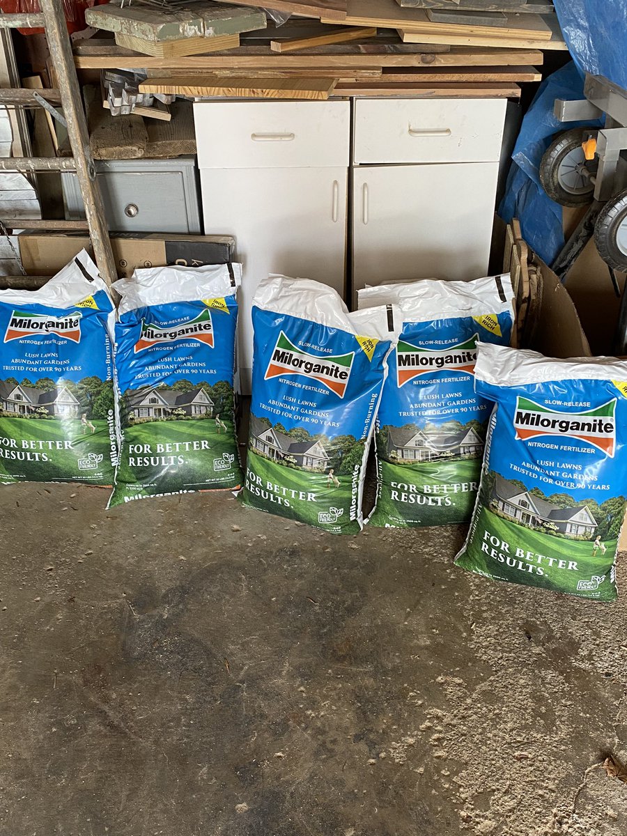 cmroche414's tweet photo. Let’s do this sh?%! #summer #greengrass It’s go time! https://t.co/wQnKoL4q1W