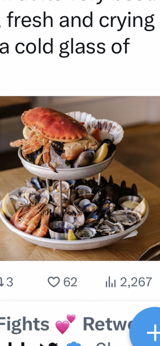 SumMatthew's tweet photo. The image they portray and the reality! Served 30 minutes after the other main courses with the side dishes coming slightly later ! Awful food, awful service ⁦@RickSteinRest⁩ ⁦@harbourholidays⁩ ⁦@PadstowTIC⁩ ⁦@Rick_Stein⁩ #neveragain https://t.co/3F6tPznMa9