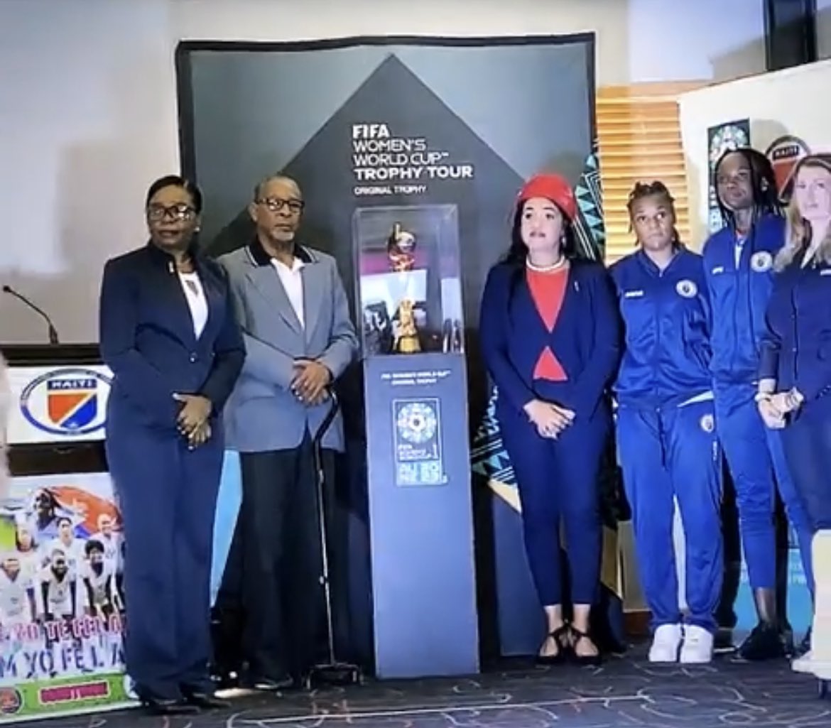 HotdropsLayer2's tweet image. #Foutbòl ]Aktyèl gadyen seleksyon an Kerly Théus ak ansyèn kapitèn seleksyon U20 an, Esthericove Joseph te la pou akeyi pasaj twofe orijinal koup dimond foutbòl fanm nan, nan Pòtoprens Ayiti samdi 15 avril 2023 a.