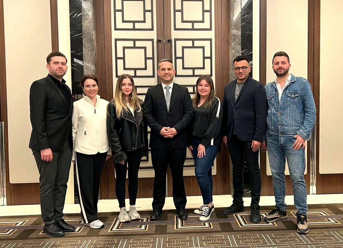 Kamuoyuna Saygıyla Duyurulur

Derneğimizin olağanüstü genel kurul toplantısı 15.04.2023 tarihinde Hilton İstanbul Bomonti Hotel’ de gerçekleşti. 

Değerli üyelerimizin oylarıyla kurucu yönetim kurulu üyelerimizden Sayın M.Evren Tüfekçi derneğimizin yeni başkanı seçildi.