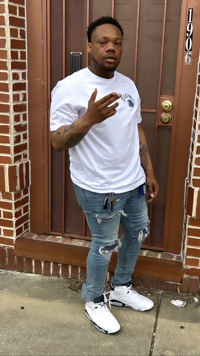 410_rodd's tweet photo. Really was out there onnat block more than a stop sign🛑, really tryn get to the top it’s like rock climb🏔️, how tf u want me act if I am not fine💯 #MMH #FreedaBand https://t.co/5iYzNZKRfM