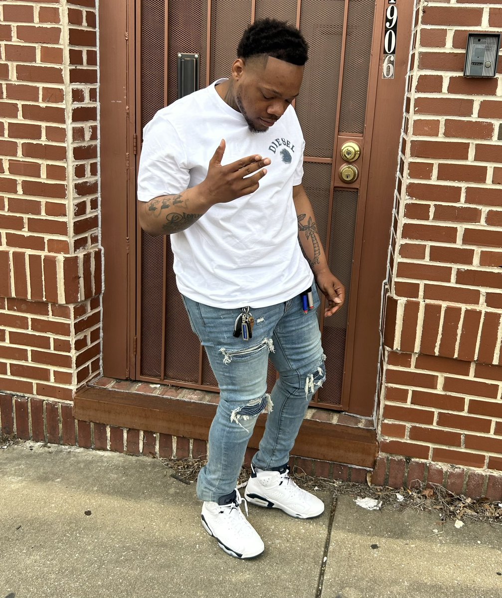 410_rodd's tweet photo. Really was out there onnat block more than a stop sign🛑, really tryn get to the top it’s like rock climb🏔️, how tf u want me act if I am not fine💯 #MMH #FreedaBand https://t.co/5iYzNZKRfM