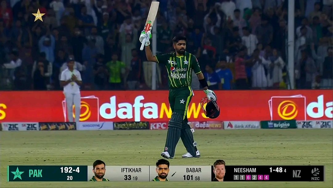 ZackyNaeem's tweet photo. Where did you come from? Got 💯 in last four balls #BabarAzam𓃵 https://t.co/D0fyQR1T5e