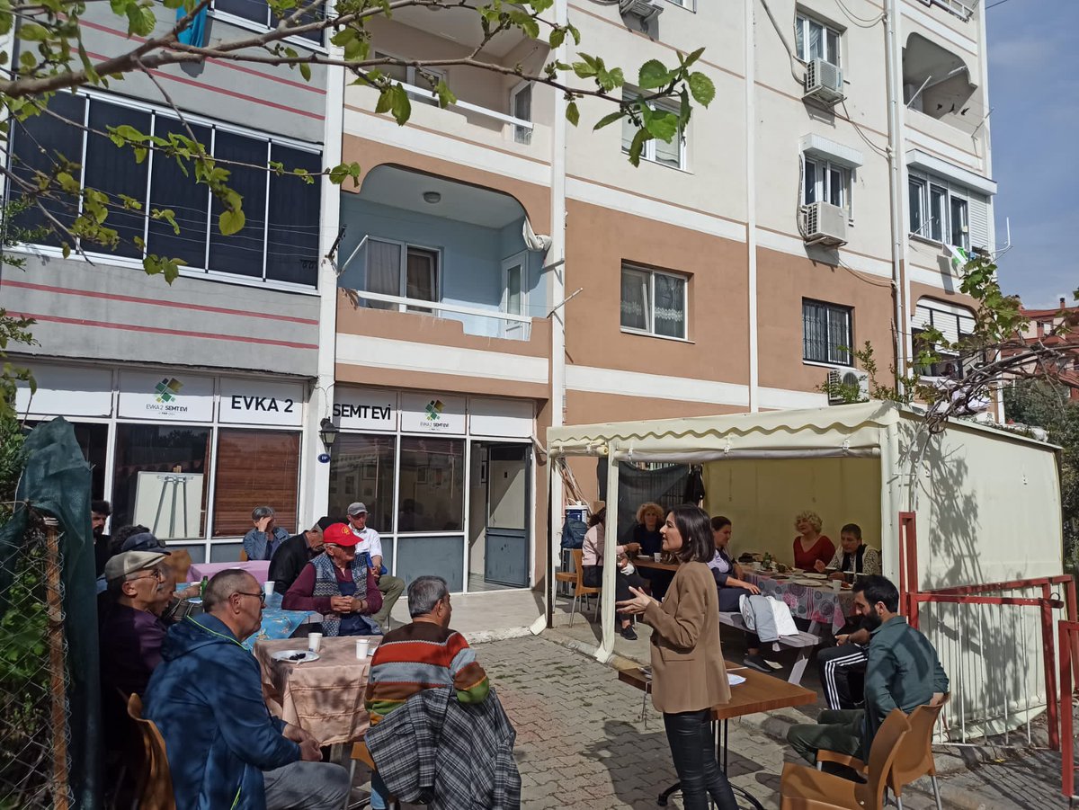 gperipk's tweet photo. Bugün Evka 2 Semt Evi’ndeydik.  

Türkiye'de sağcılaşmanın halkımızda yarattığı sıkışma, sosyalistlerin birliği ve bu dönemde sosyalistleri desteklemenin önemini konuştuk. 
Yıllardır gönlü TKP'den yana olanlarla yan yanayız, büyüyoruz!

#TKPGelirHer��eyDeğişir https://t.co/MUJzy1lArC