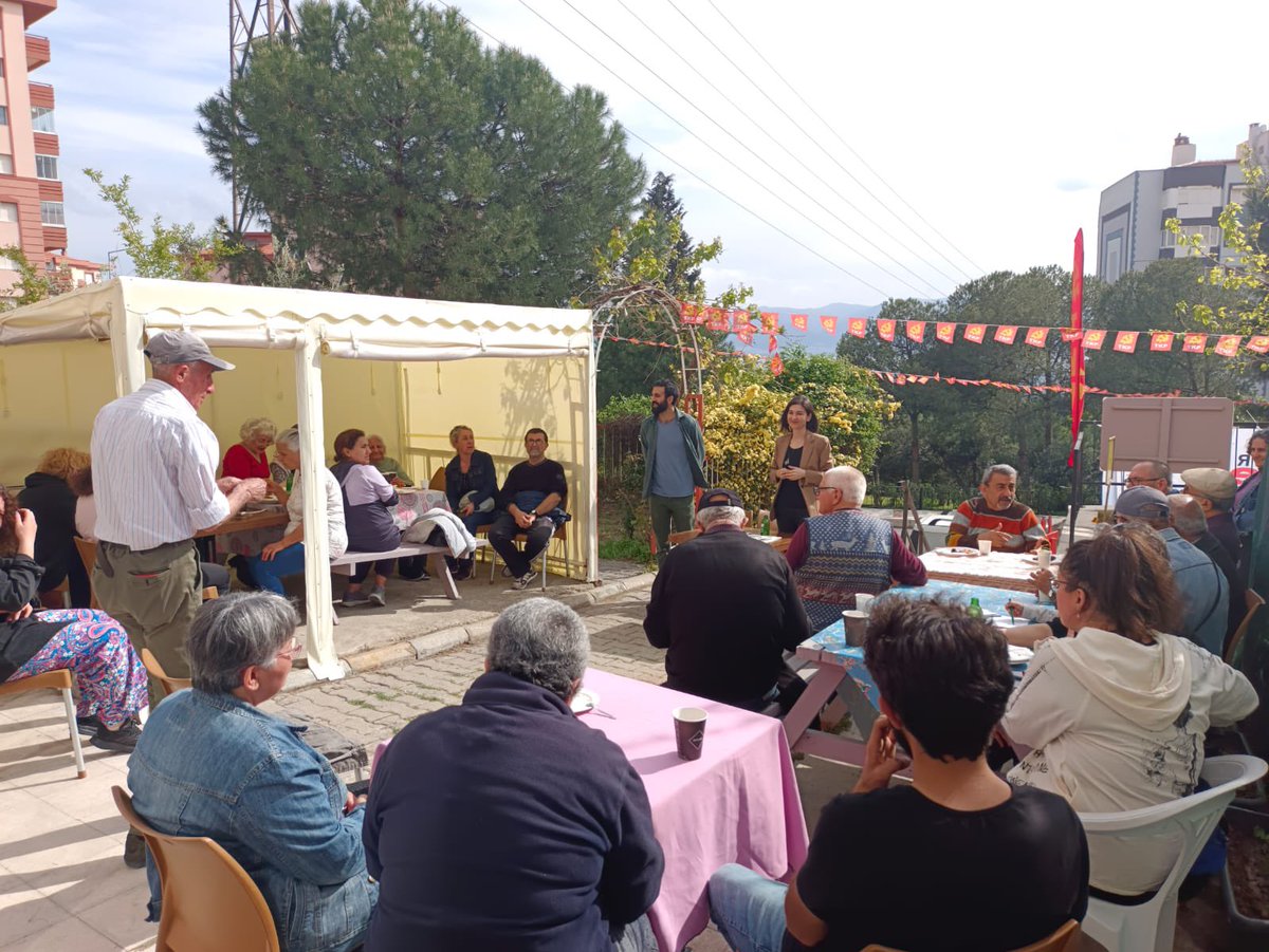 gperipk's tweet photo. Bugün Evka 2 Semt Evi’ndeydik.  

Türkiye'de sağcılaşmanın halkımızda yarattığı sıkışma, sosyalistlerin birliği ve bu dönemde sosyalistleri desteklemenin önemini konuştuk. 
Yıllardır gönlü TKP'den yana olanlarla yan yanayız, büyüyoruz!

#TKPGelirHer��eyDeğişir https://t.co/MUJzy1lArC
