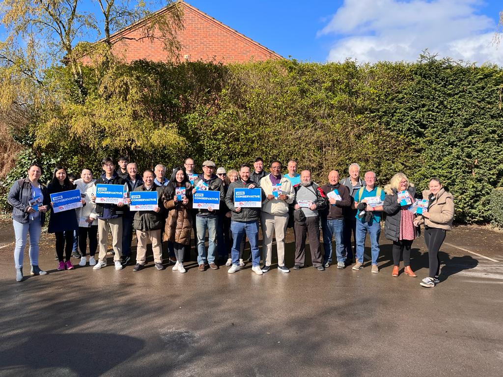 CF_Chinese's tweet image. We are in Lichfield! 
Wonderful weather, and what a great great team we have!

@Leona_Leung @WaiLeeHo 
@Mike_Fabricant  @LichfieldCons
#Lichfield