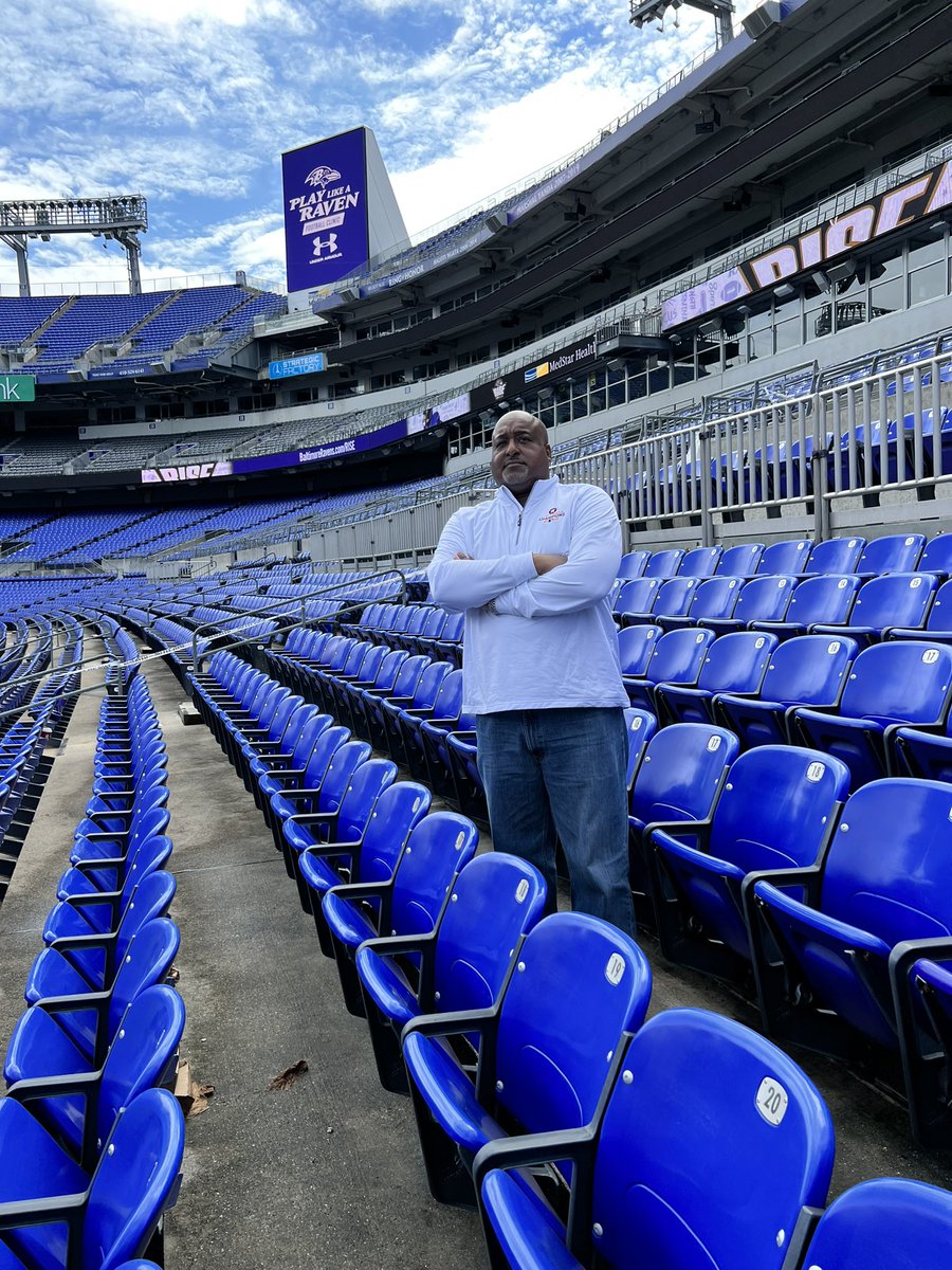 MrRawle's tweet photo. “It’s easy to see our #heroes as #human_beings in an empty stadium. We must take the #First_Step to see them as humans everyday to advance a #mentallyhealthynation for all.” @APAFExecDir @PsychFoundation @APApsychiatric https://t.co/n3Y11n4Ukq