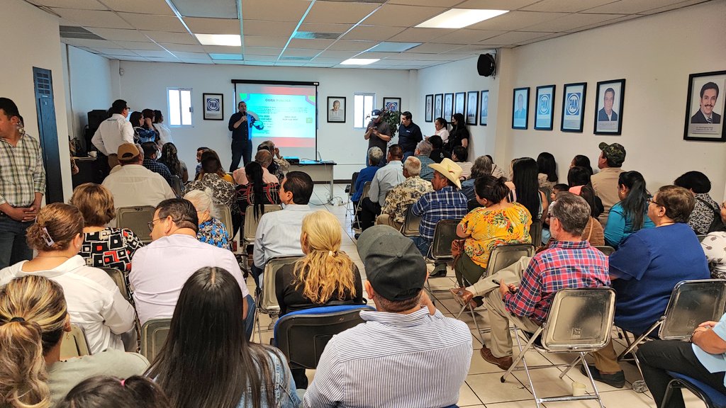 PAN_Hmo's tweet photo. Las y los regidores del PAN fueron los invitados este sábado en nuestra #ReuniónInformativa, donde hablaron del trabajo que realiza el @HermosilloGob que encabeza el Alcalde @tonoastiazaran para transformar Hermosillo y llevar mayores beneficios a las familias #ElPANGobiernaMejor https://t.co/WEov7jpcE0