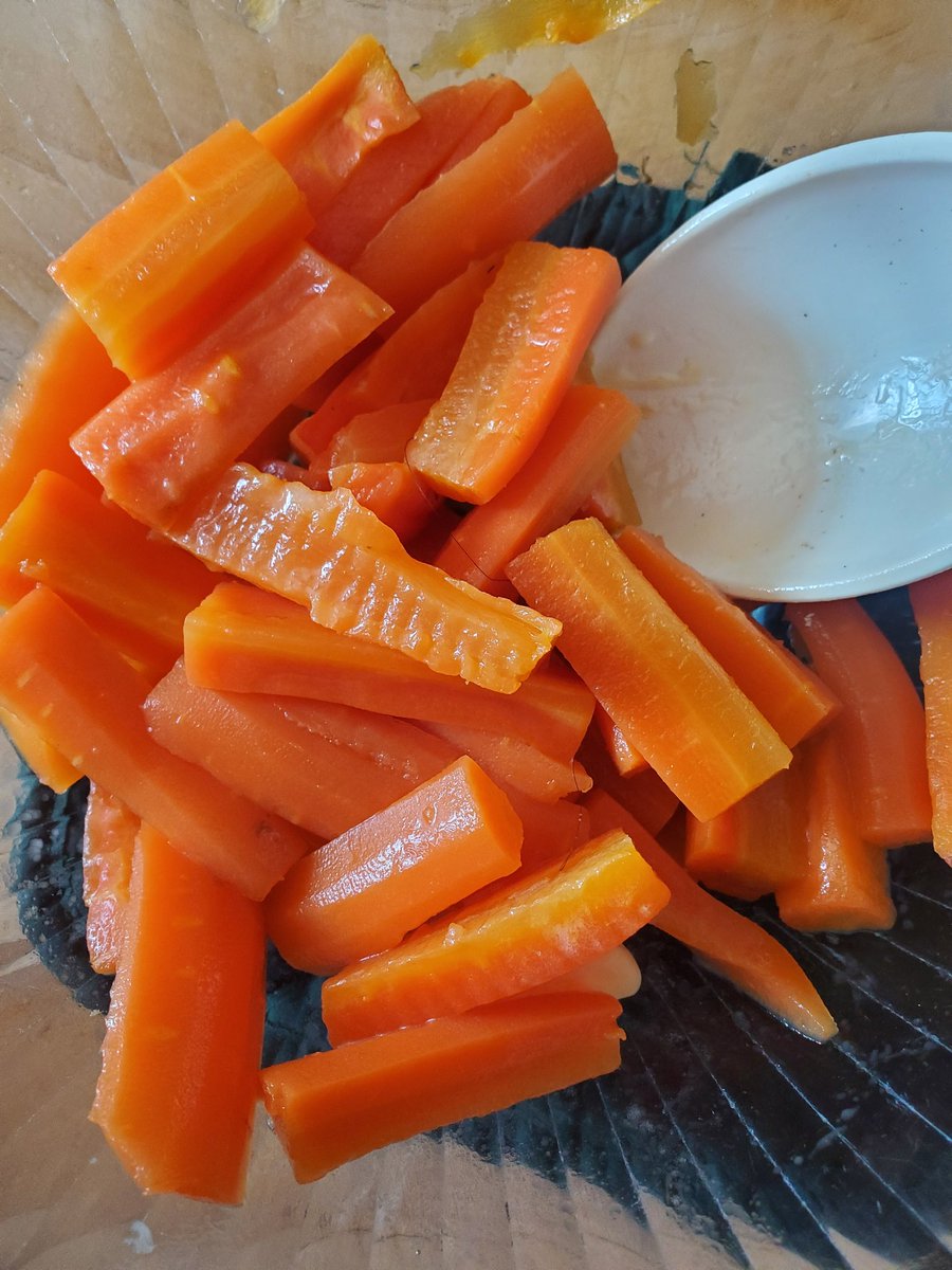 laurieannforest's tweet image. Pretty happy with the delicious quality of our first CSA haul from local Ananda Farms (on horn of the moon rd) Tofu veggie curry using Ananda carrots, potatoes, spinach and onions &amp;amp; Ananda microgreen salad. Such good food! #supportlocalfarms #organic #Vermont #vegetarian 💚🥕🧅🥔