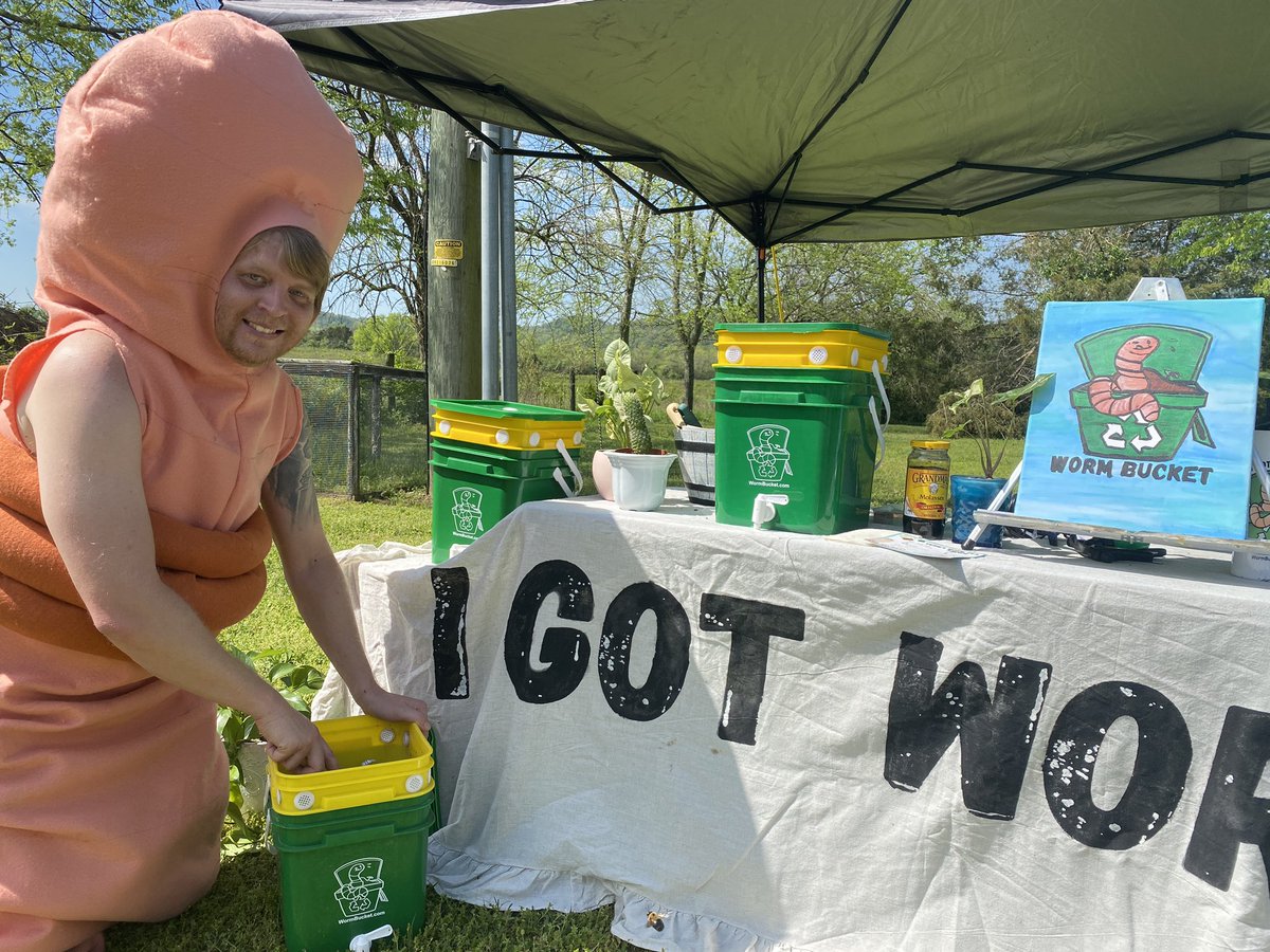 robwynkoop's tweet image. Having a great time @BellsBendPark teaching people about the benefits of #wormcomposting