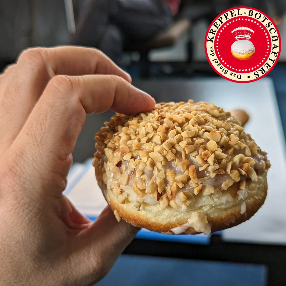 Haben Sie schon an Ihre Sonntagskreppel gedacht? Morgen früh in Ihrer Bäckerei! Vielleicht ja mal mit einer extravaganten Wahl, wie diesem außerordentlich kunstreichen Exemplar? Na, Deal?

Kreppel sind Liebe! Lang lebe der Kreppel! ❤🤍

#Kreppel #Kräppel #DerKreppelBotschafter