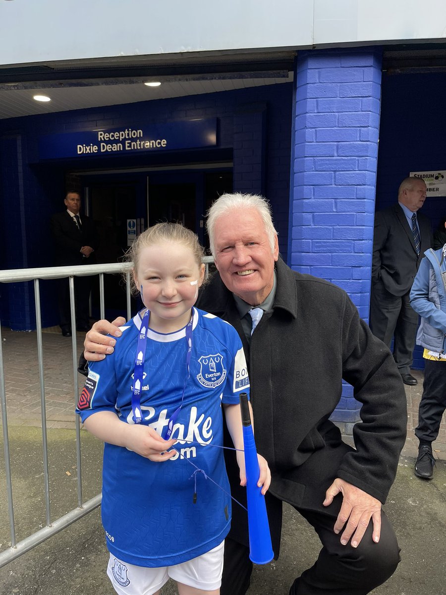 ditchy1977's tweet photo. Shame about the result today 😓 but Had the great pleasure of meeting this @Everton legend #micklyons he was fantastic with my daughter Ava here is me in 1987 at #bellefield @Darracottjnr @KevRatcliffe4 #paulpower @kevin11sheedy #utt @xxfrancescax https://t.co/YQVCJMrbVC