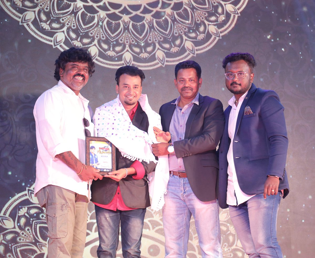 AshikAnchor's tweet image. #EventMode🎤 #MrThunderAwards #AwardShow #StarNight #AttamPattamKondattam #goodday