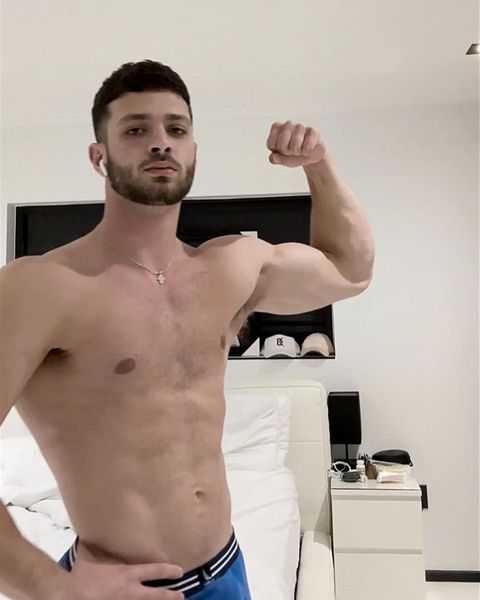 MYTHOLOGY_MAG's tweet photo. Very happy to feature three full-length video collabs from the amazing @BristowLoris 🎥💦

Watch them now exclusively on Mythology 🌿✨

#fitness #biceps #swagger #daddy #flex #strength https://t.co/U9eat8mNgA