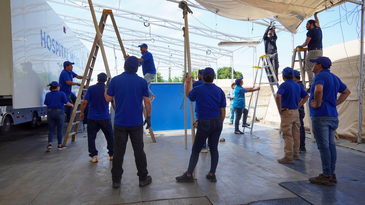gabicpf's tweet photo. En la formación en el montaje y manejo de los módulos hospitalarios donados por @opsoms a los #EMTamericas 🇪🇨; personal multidisciplinario de @HospitalMovil_1 y @hmovil2_emt refuerza sus conocimientos y habilidades en el despliegue y repliegue de su infraestructura principal https://t.co/QKiJS0XLQZ