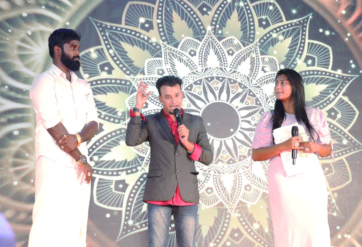 AshikAnchor's tweet image. #EventMode🎤 #MrThunderAwards #AwardShow #StarNight #AttamPattamKondattam #goodday