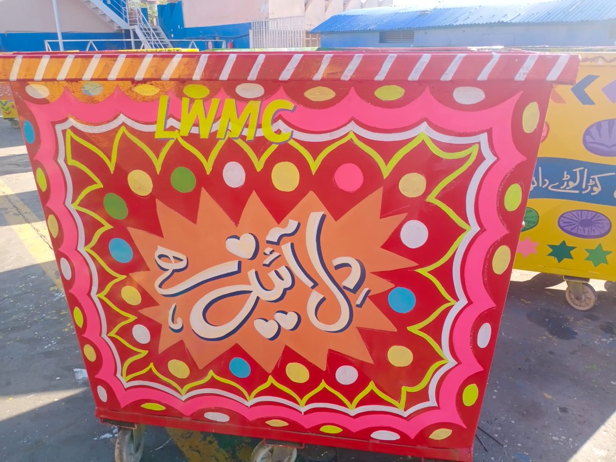 chash_mish04's tweet photo. Cleanliness is a sign of development 💫
#LWMCtruckArt
#KeepLahoreClean
#GoodWorkLWMC
#OurRealHerosLWMCWorkers https://t.co/Pd2O7bQJyL