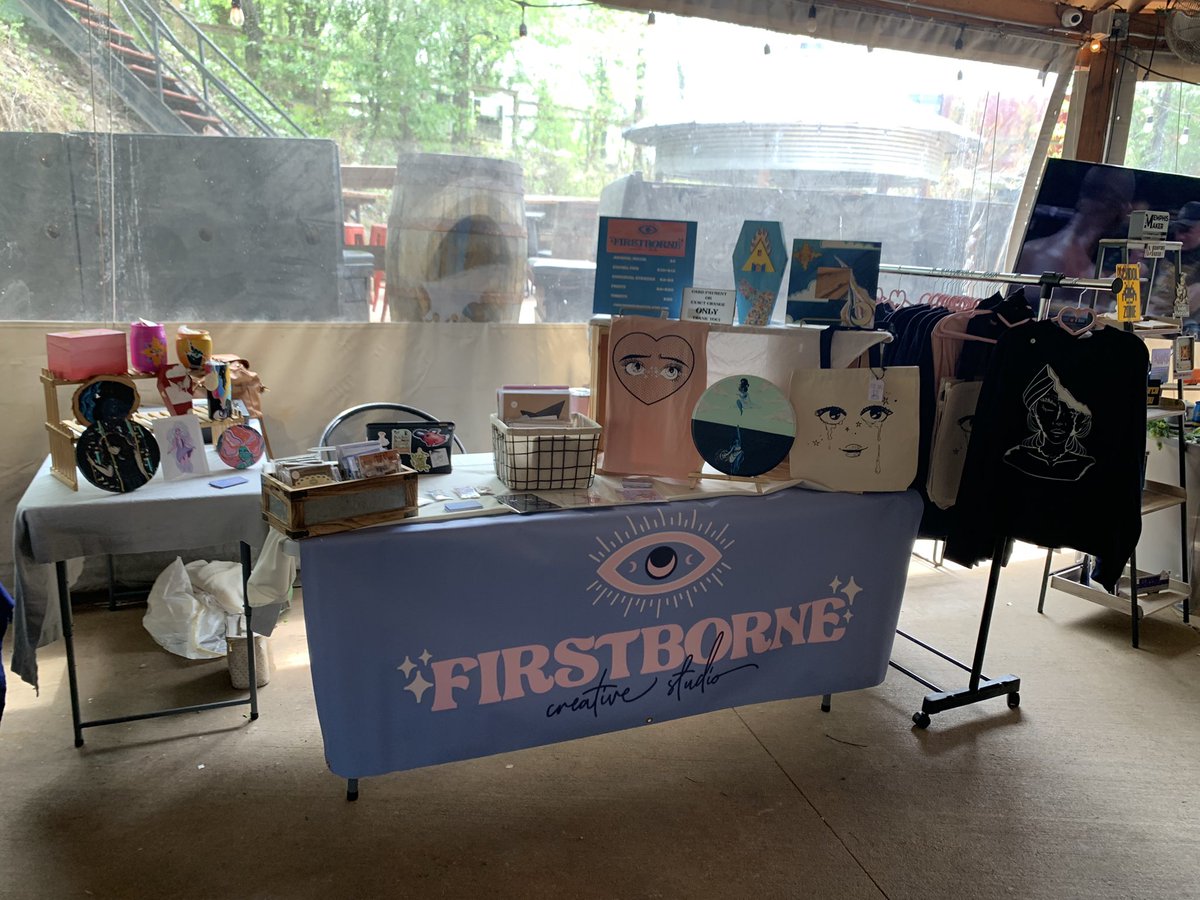 Firstborne_'s tweet photo. hot girls shop local 💕 https://t.co/iTBNlXU0NK