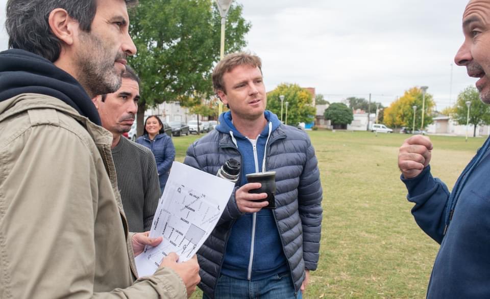 MaximilianoWes4's tweet photo. ¡Con alegría y con compromiso! Cada día somos más los que queremos una #MejorOlavarría 💙🤍 https://t.co/p1ylHnHm4Q