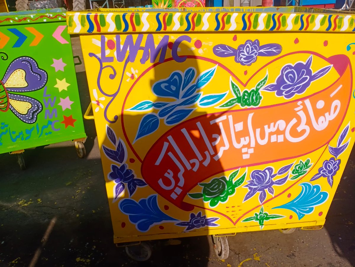 chash_mish04's tweet photo. Cleanliness is a good habit that we need to follow ✨🫧
#LWMCtruckArt
#KeepLahoreClean
#GoodWorkLWMC
#OurRealHerosLWMCWorkers https://t.co/sXjSGy0TCa