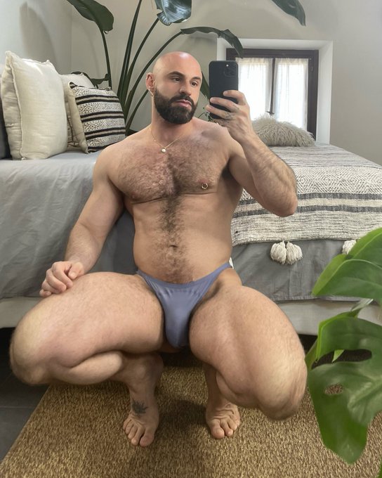 Oh my toes 🙈😄 https://t.co/KXPzRYvlzX